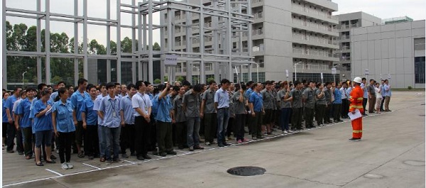 尊龙凯时东莞新材料举行“强化红线意识，促进安全发展”为主题的消防演习